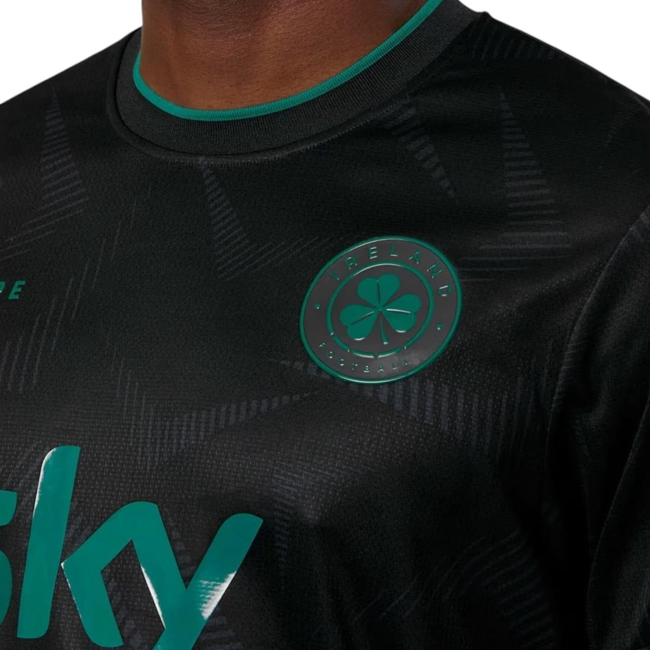 Third 26/27 Men's Shirt - Club Crest