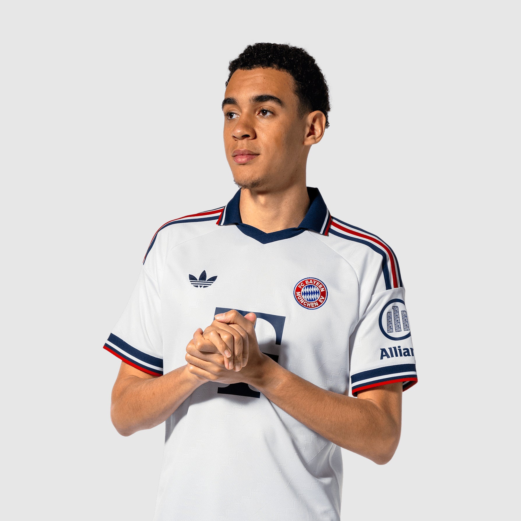 Away 26/27 Men's Shirt - Model Detail