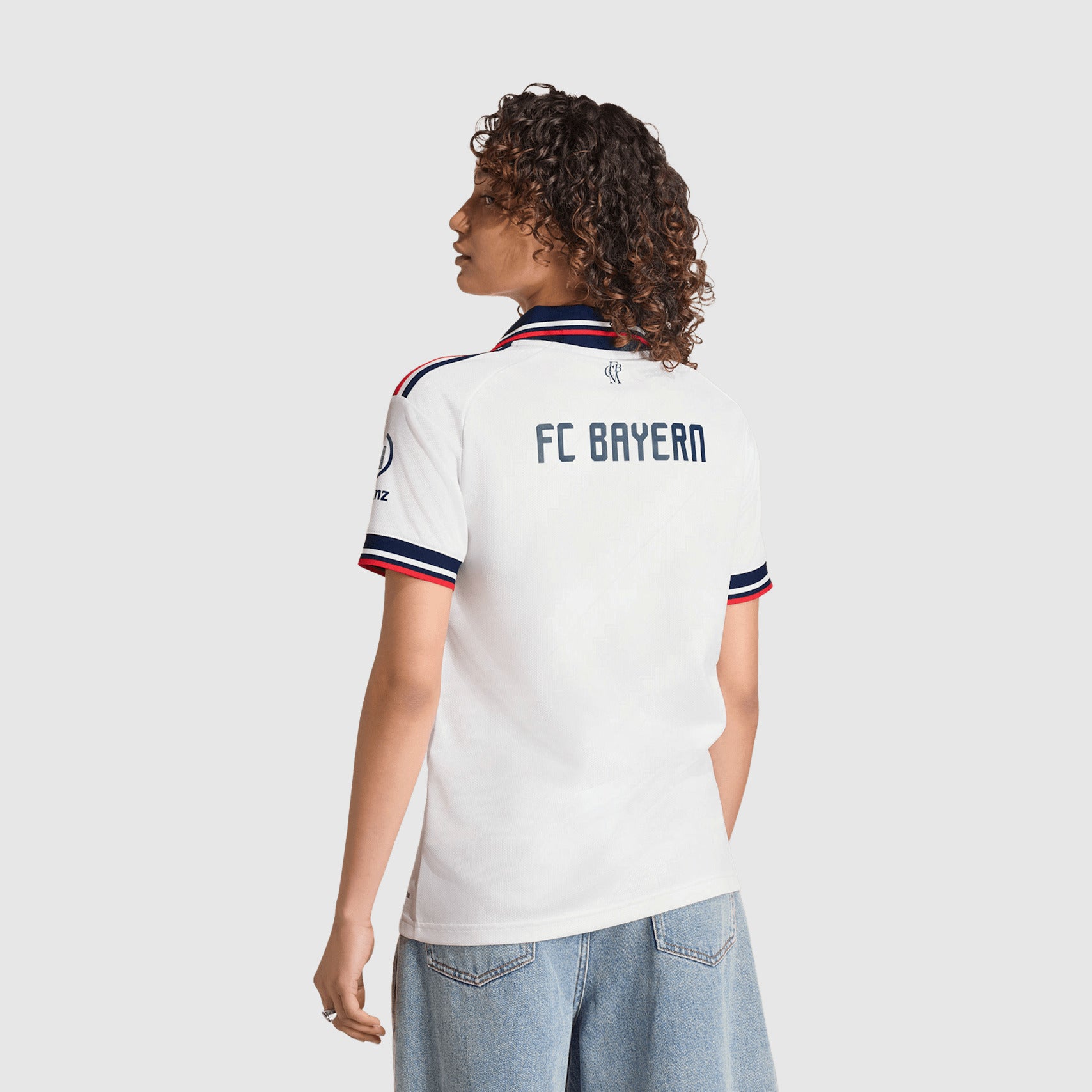 Away 26/27 Women's Shirt - Model Back
