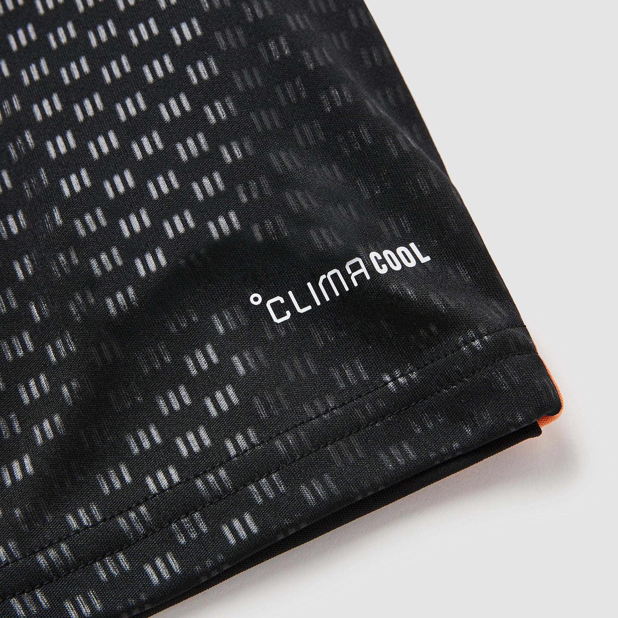 Training 26/27 Men's Shirt - Hem Detail