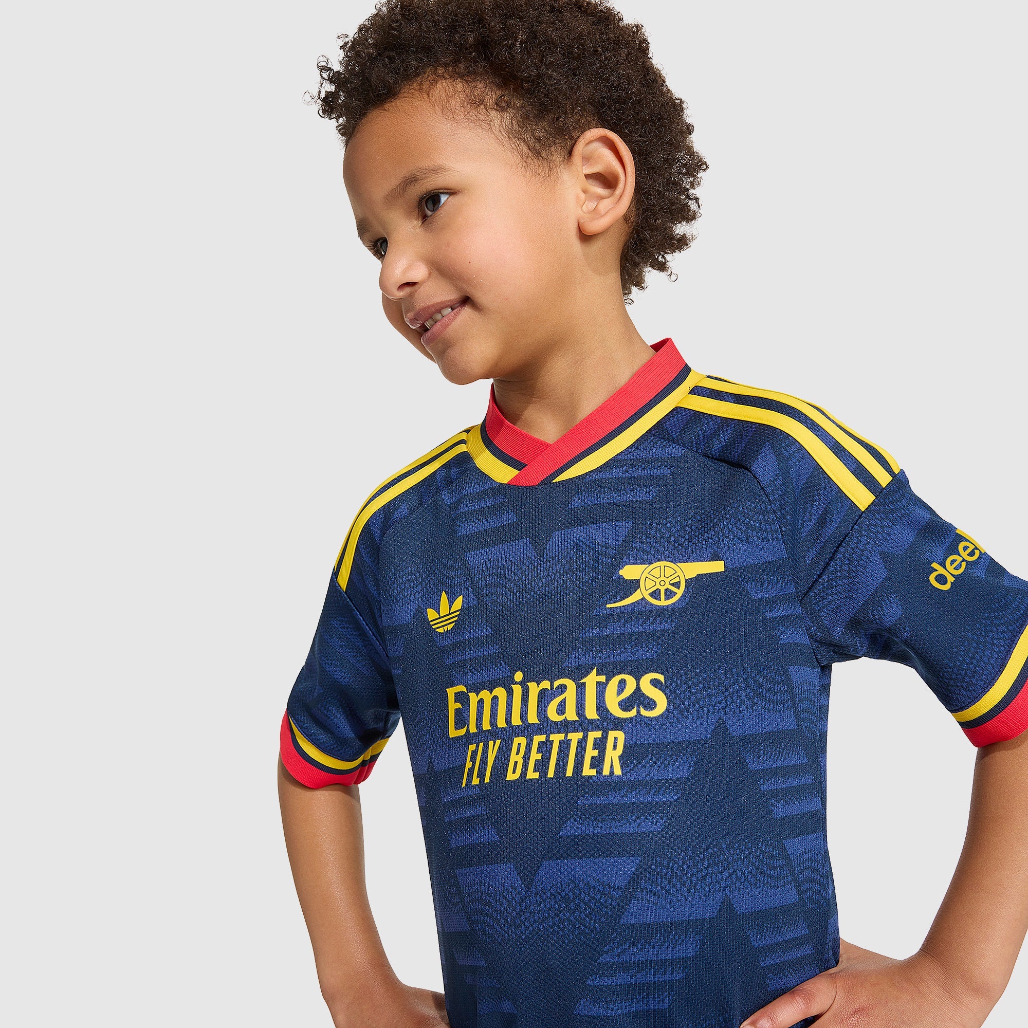 Away 26/27 Kids Shirt Kit - Model Detail