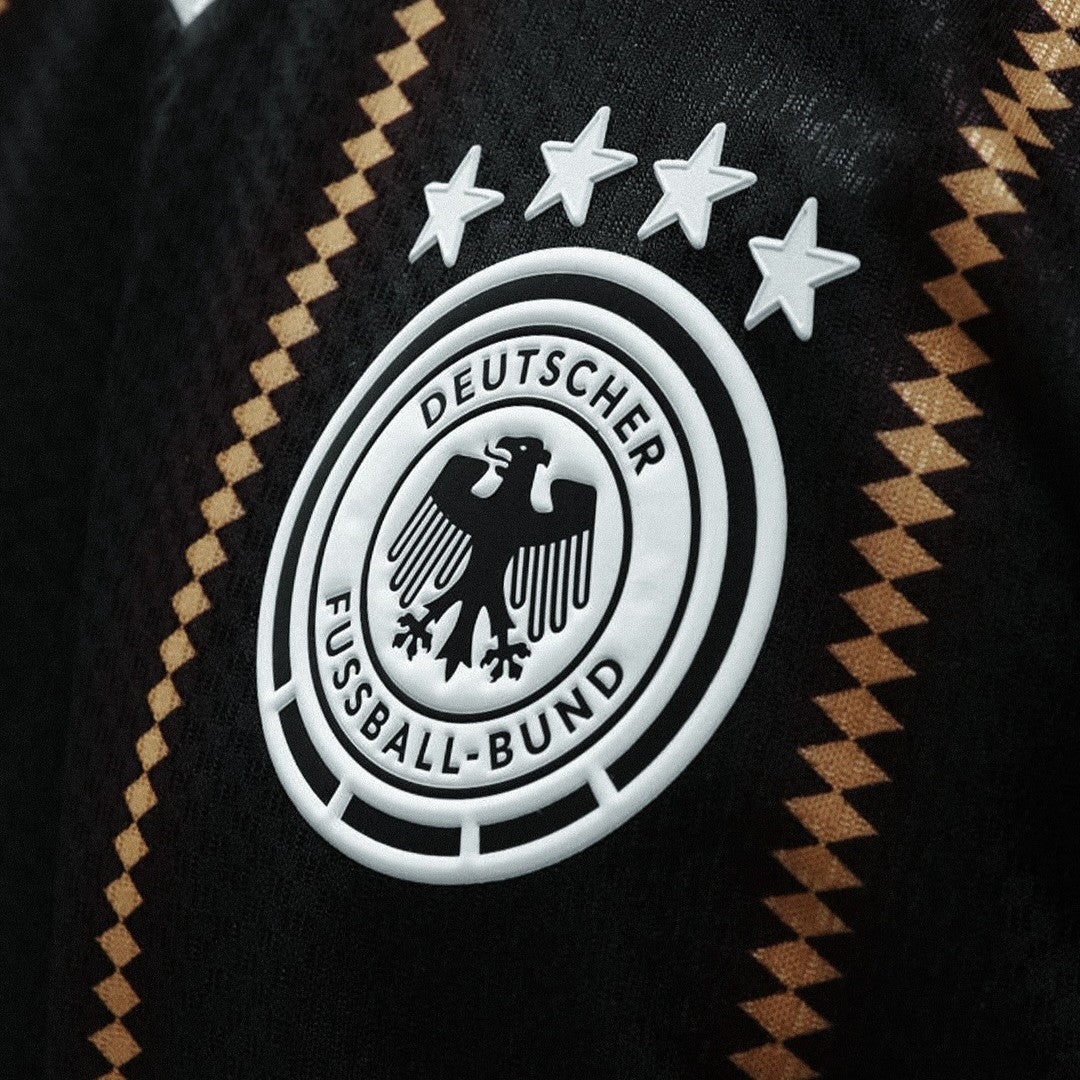 Third 26/27 Men's Long Sleeve Shirt - Club Crest