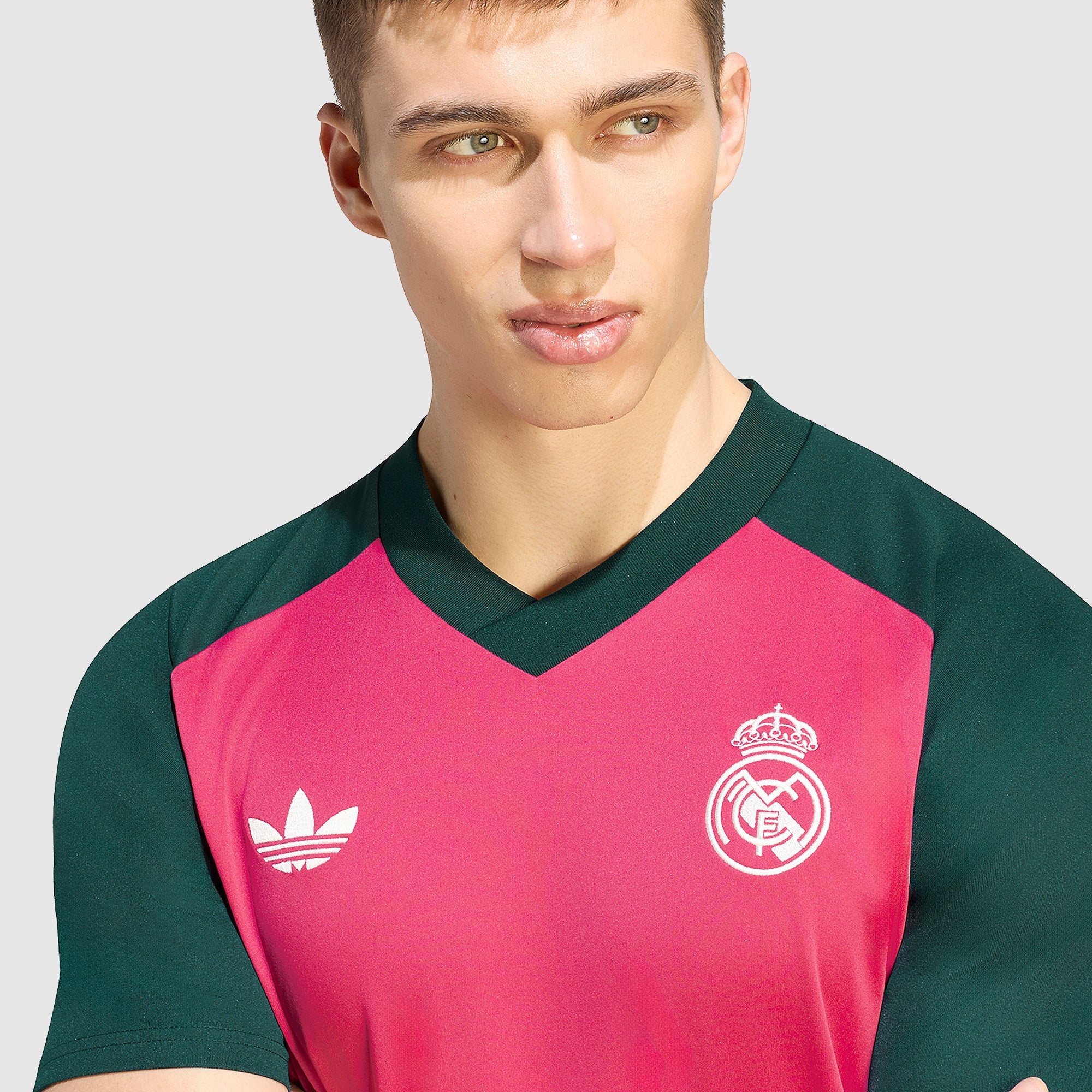 Pre-Match Away 26/27 Shirt - Neckline Detail