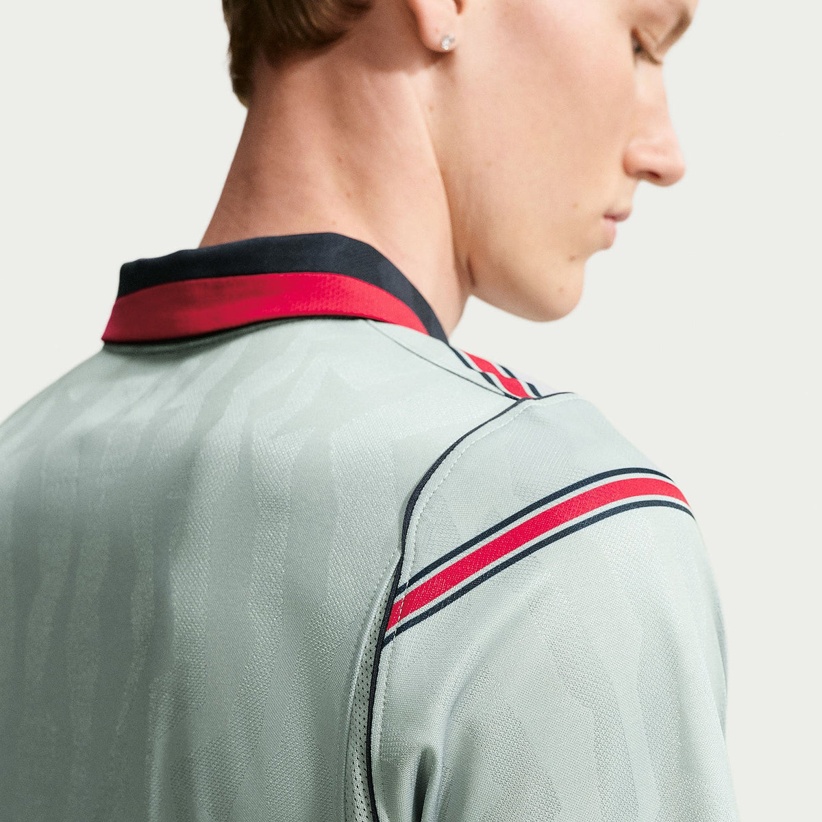Third 26/27 Men's Shirt - Shoulder Detail