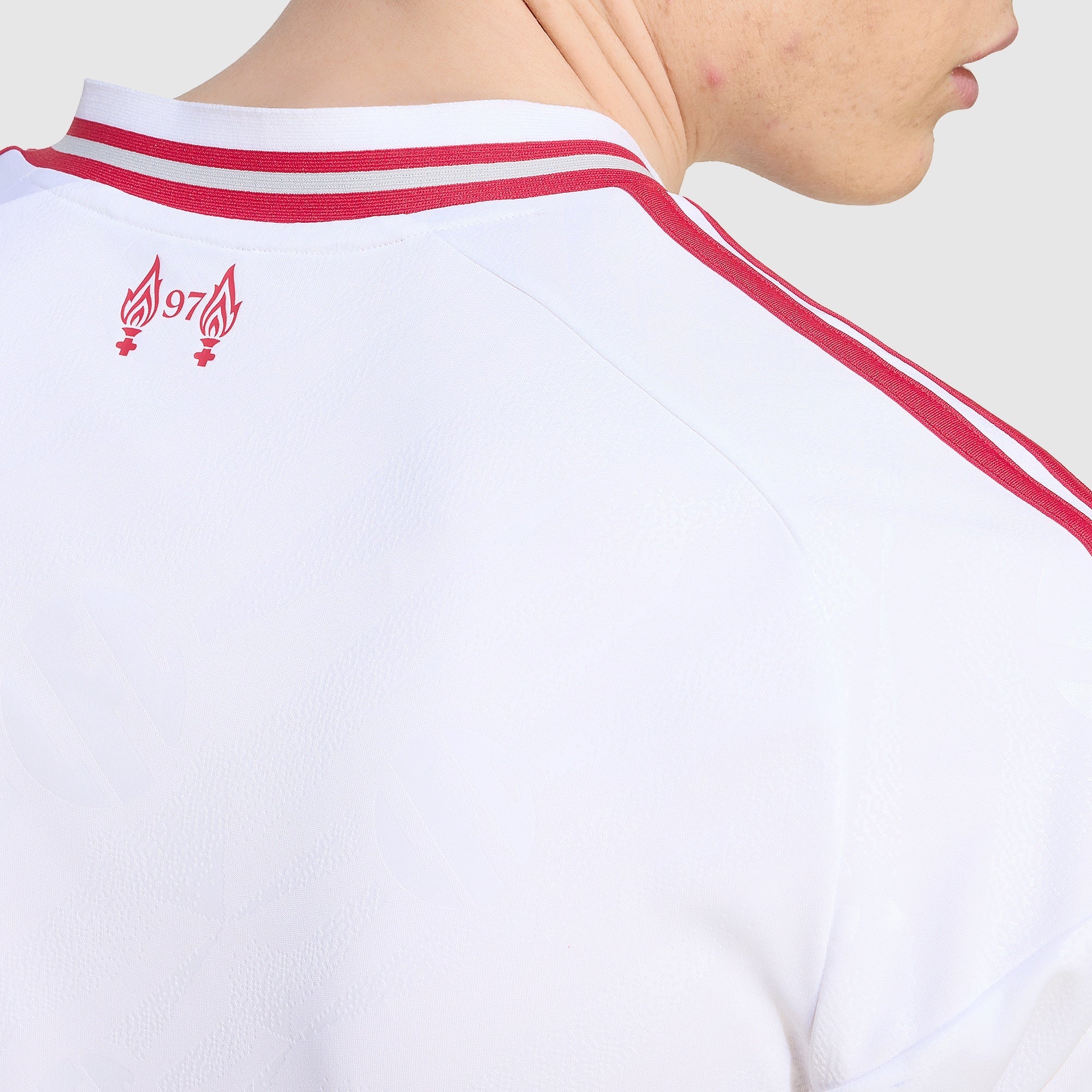 Away 26/27 Men's Shirt - Shoulder Detail