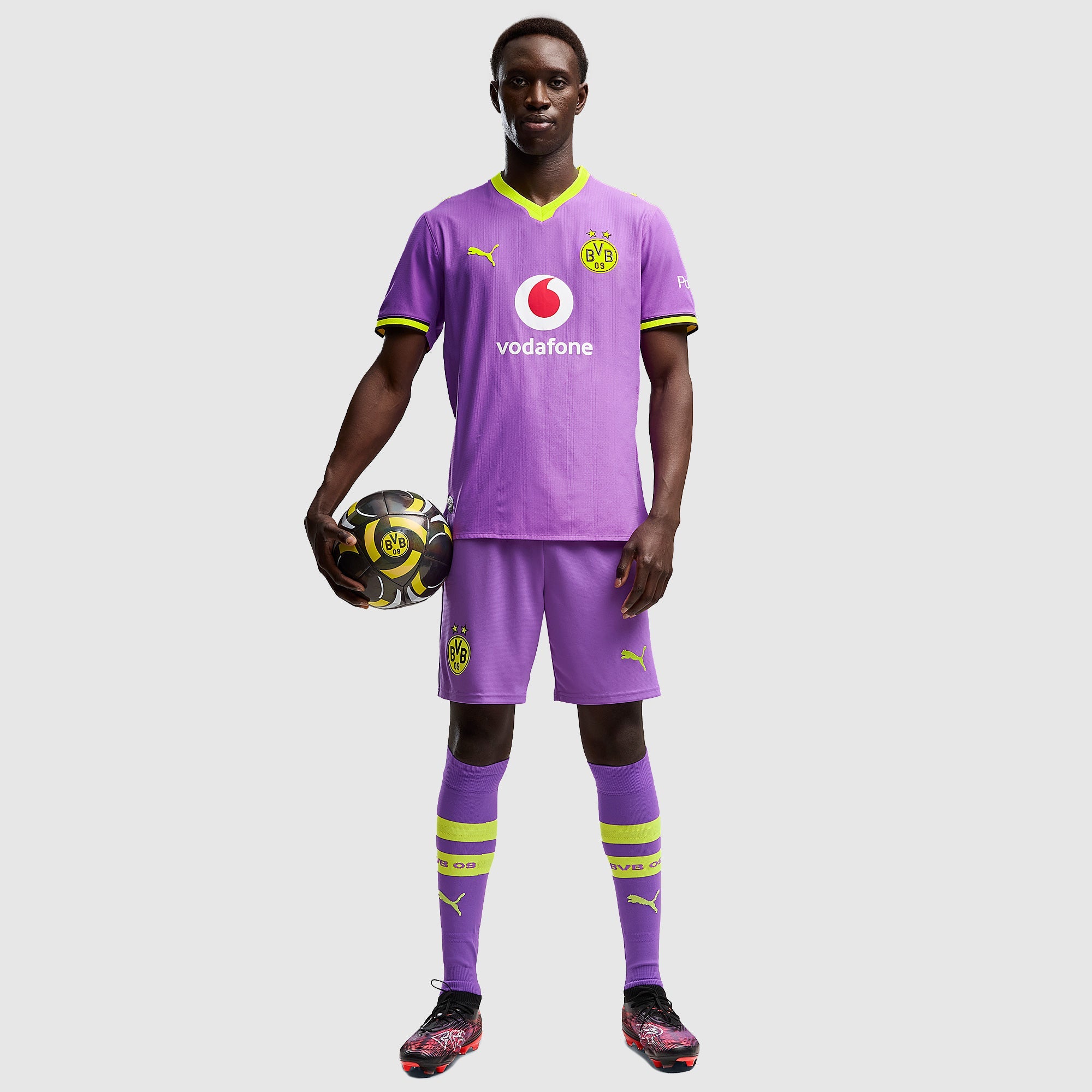 Away 26/27 Player Edition Shirt - Model Full Kit