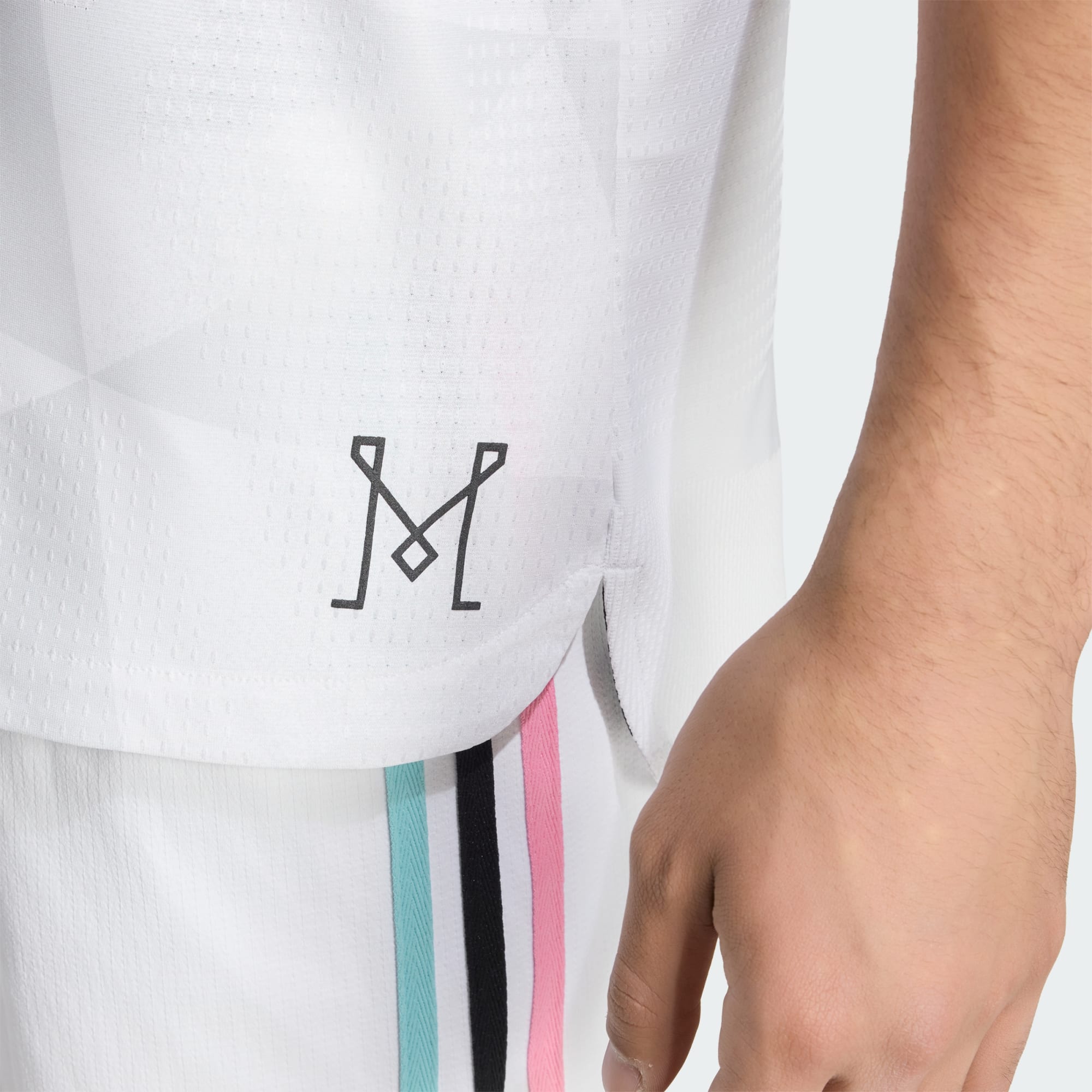Third 26/27 Player Edition Shirt - Hem Detail